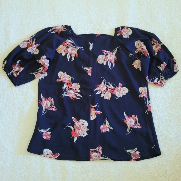 Harve Benard Navy🇺🇲 Floral💐 Top - NWT - Picture 2 of 13